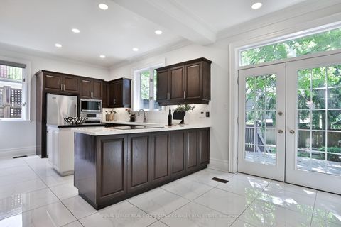 Photo 9 at 121 Roxborough Drive, Moore Park, Toronto