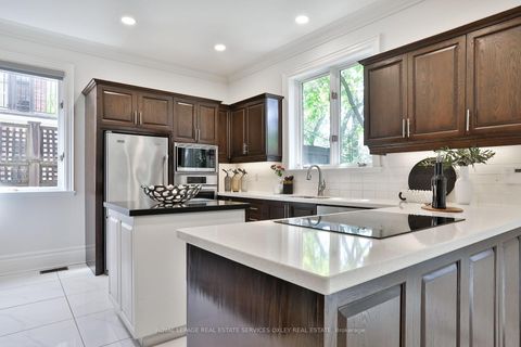 Photo 10 at 121 Roxborough Drive, Moore Park, Toronto