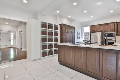 Photo 11 at 121 Roxborough Drive, Moore Park, Toronto