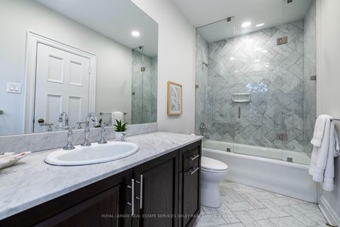 Photo 22 at 121 Roxborough Drive, Moore Park, Toronto