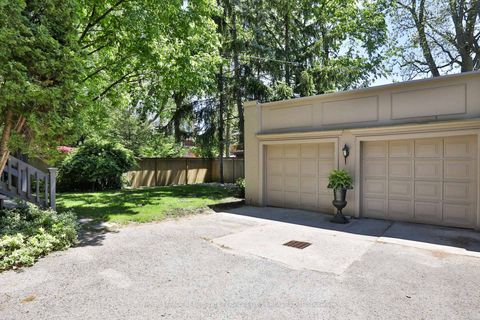 Photo 37 at 121 Roxborough Drive, Moore Park, Toronto