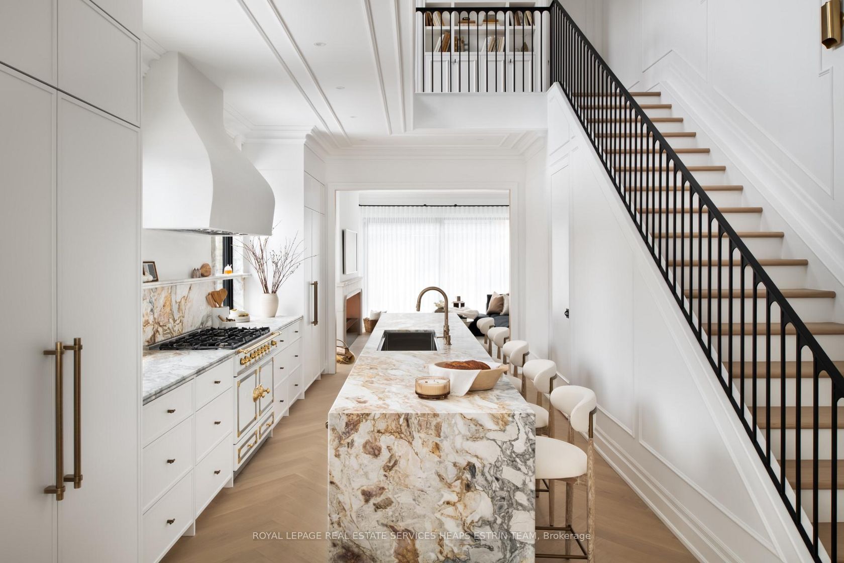 23 Lippincott Street, Chinatown, Toronto 