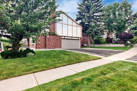 Photo 3 at 2 Butterfield Drive, Donalda, Toronto