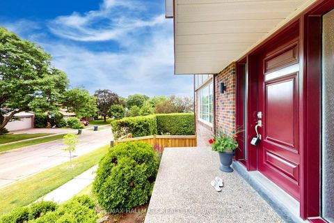 Photo 4 at 2 Butterfield Drive, Donalda, Toronto