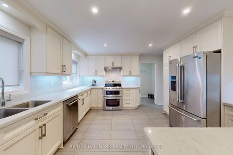 Photo 11 at 2 Butterfield Drive, Donalda, Toronto