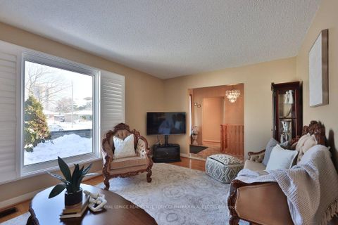 Photo 7 at 7 Roseglen Crescent, Jane Heights, Toronto