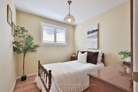 Photo 22 at 7 Roseglen Crescent, Jane Heights, Toronto