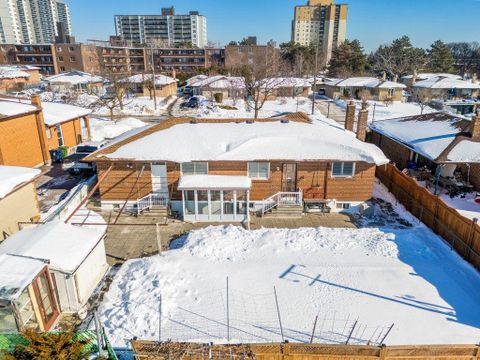 Photo 40 at 7 Roseglen Crescent, Jane Heights, Toronto