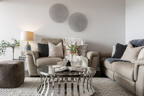 Photo 5 at 1606 - 41 Markbrook Lane, Jamestown, Toronto