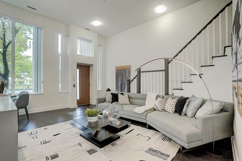 Photo 5 at TH107 - 6 Parkwood Avenue, Casa Loma, Toronto