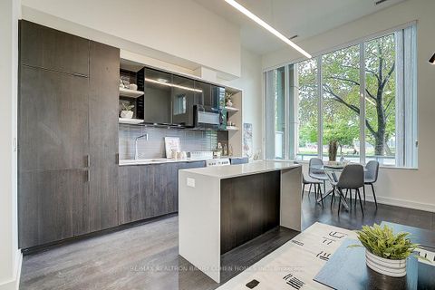 Photo 6 at TH107 - 6 Parkwood Avenue, Casa Loma, Toronto