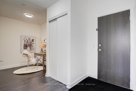 Photo 10 at TH107 - 6 Parkwood Avenue, Casa Loma, Toronto