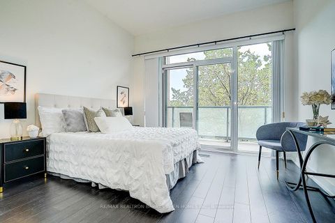 Photo 15 at TH107 - 6 Parkwood Avenue, Casa Loma, Toronto