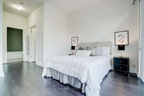 Photo 16 at TH107 - 6 Parkwood Avenue, Casa Loma, Toronto