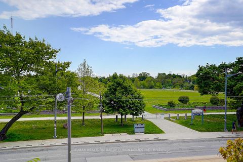 Photo 22 at TH107 - 6 Parkwood Avenue, Casa Loma, Toronto