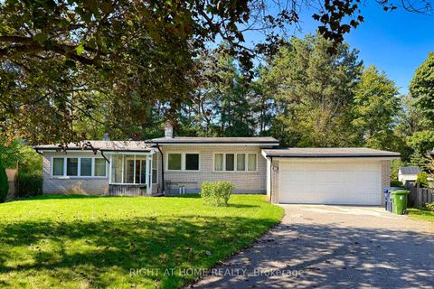 Photo 0 at 32 Donna Court, Newtonbrook East, Toronto