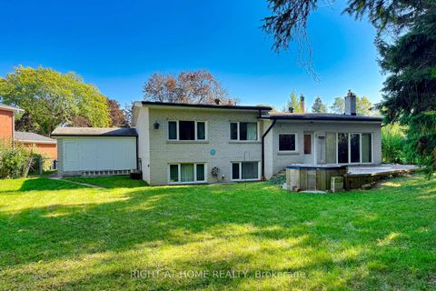 Photo 1 at 32 Donna Court, Newtonbrook East, Toronto