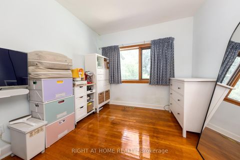 Photo 12 at 32 Donna Court, Newtonbrook East, Toronto