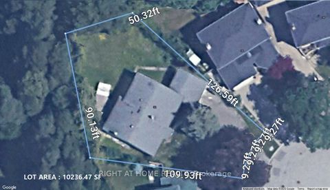 Photo 16 at 32 Donna Court, Newtonbrook East, Toronto