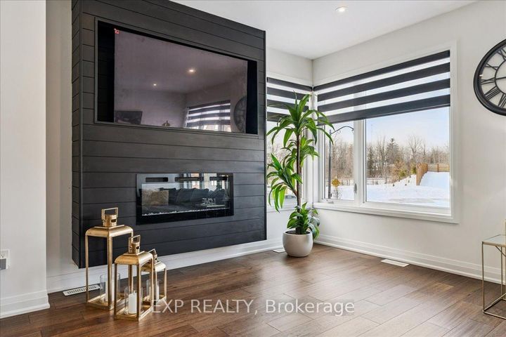 Photo 3 at 29 Briar Court, Georgetown, Halton Hills