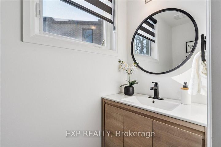 Photo 8 at 29 Briar Court, Georgetown, Halton Hills