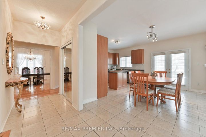 Photo 6 at 10 Leparc Road, Vales of Castlemore North, Brampton