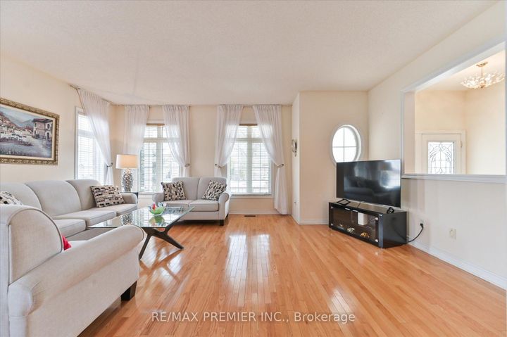 Photo 7 at 10 Leparc Road, Vales of Castlemore North, Brampton