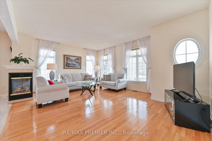 Photo 9 at 10 Leparc Road, Vales of Castlemore North, Brampton