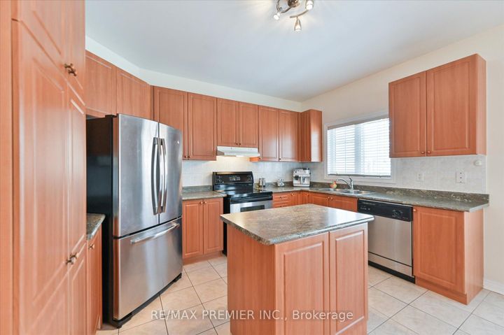 Photo 11 at 10 Leparc Road, Vales of Castlemore North, Brampton