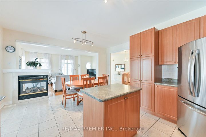 Photo 12 at 10 Leparc Road, Vales of Castlemore North, Brampton