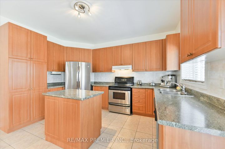 Photo 13 at 10 Leparc Road, Vales of Castlemore North, Brampton