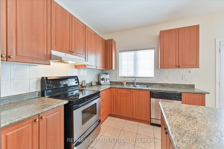 Photo 14 at 10 Leparc Road, Vales of Castlemore North, Brampton