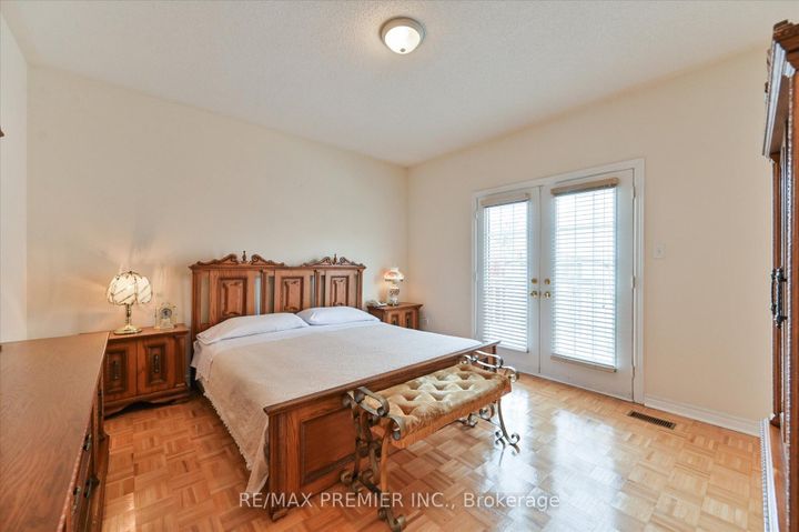 Photo 18 at 10 Leparc Road, Vales of Castlemore North, Brampton