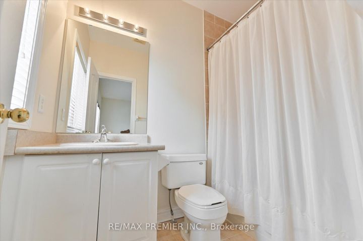 Photo 21 at 10 Leparc Road, Vales of Castlemore North, Brampton