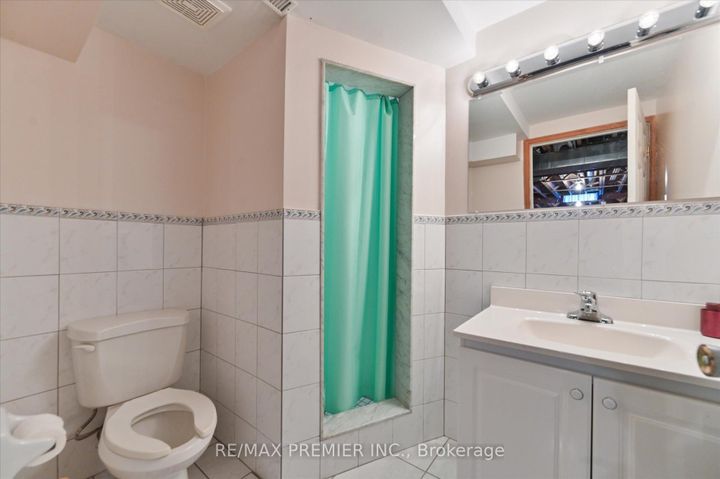 Photo 25 at 10 Leparc Road, Vales of Castlemore North, Brampton