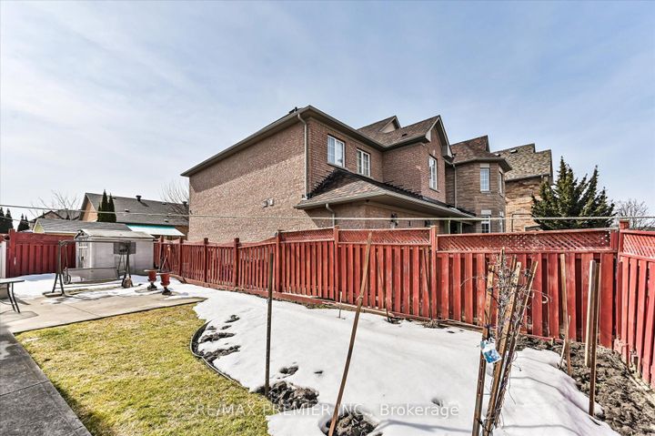 Photo 27 at 10 Leparc Road, Vales of Castlemore North, Brampton