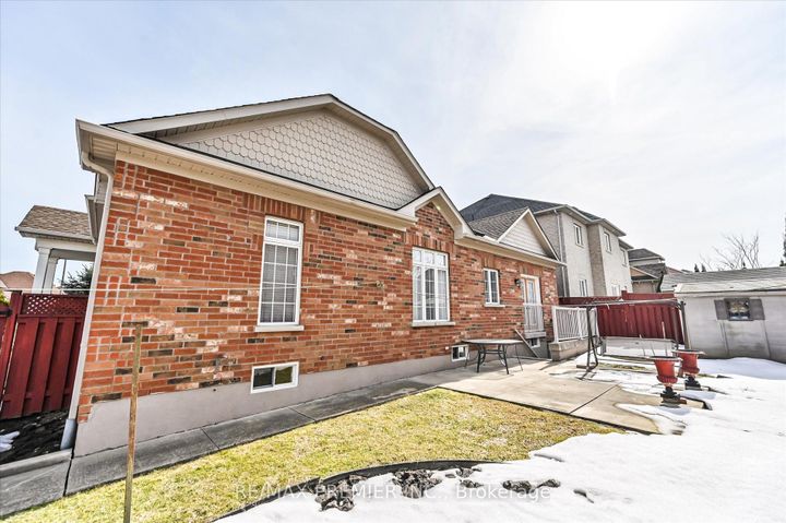 Photo 30 at 10 Leparc Road, Vales of Castlemore North, Brampton