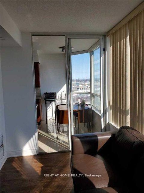 Photo 7 at 1001 - 120 Promenade Circle, Brownridge, Vaughan