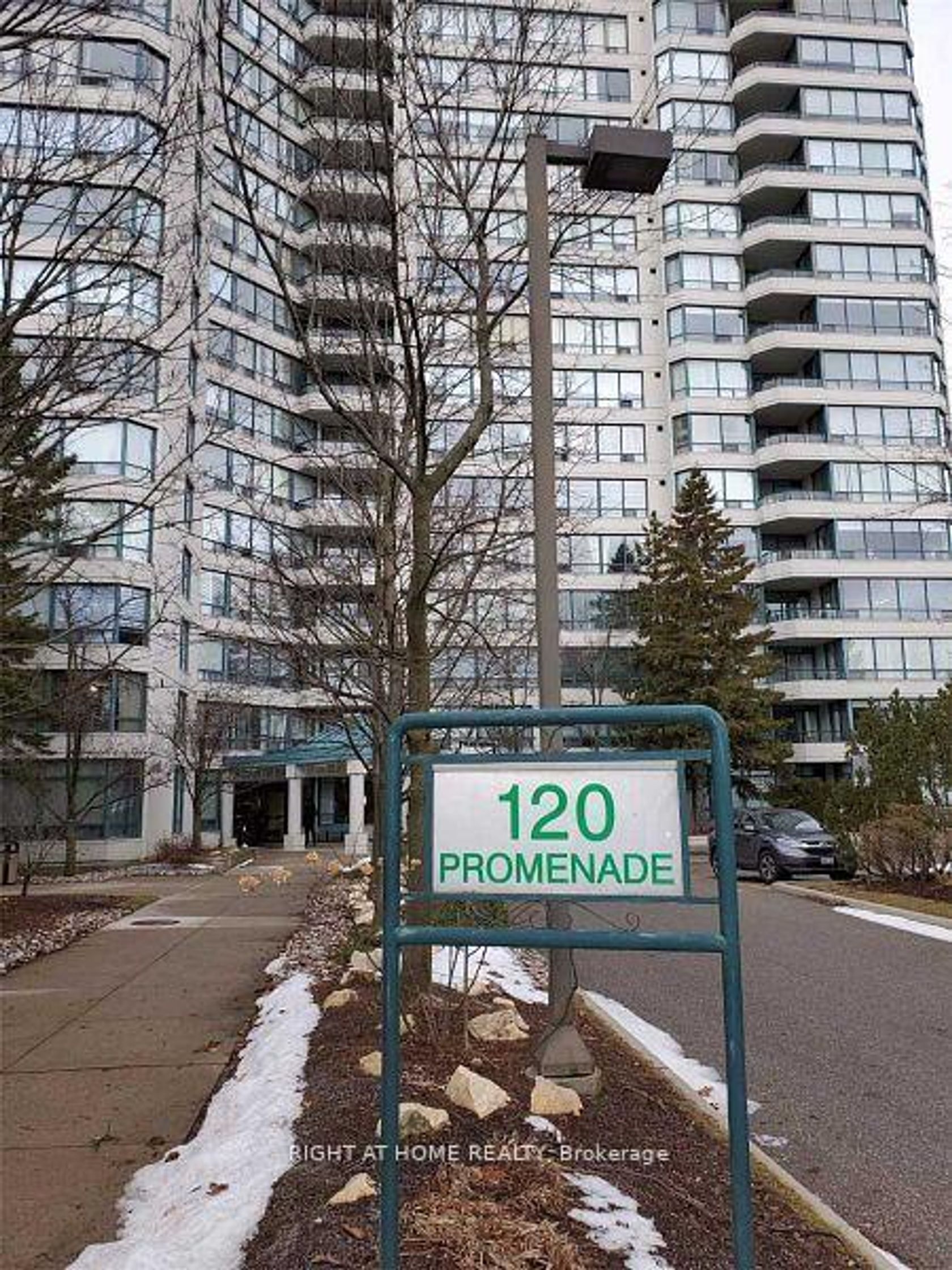 1001 - 120 Promenade Circle, Brownridge, Vaughan photo number 2