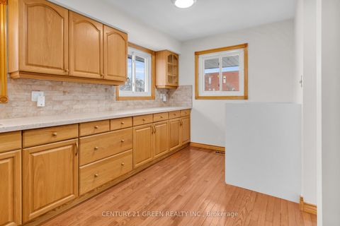 Photo 12 at 68 Athabasca Street, Donevan, Oshawa