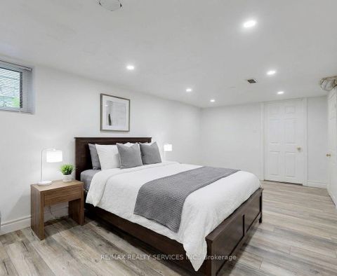 Photo 9 at 43 Harding Avenue, Amesbury, Toronto