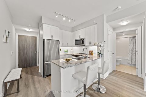 Photo 8 at 1001 - 10 Gatineau Drive, Beverley Glen, Vaughan