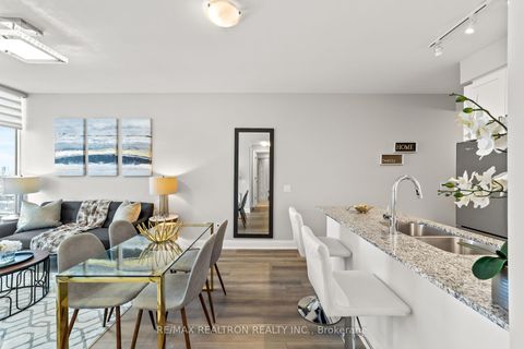 Photo 9 at 1001 - 10 Gatineau Drive, Beverley Glen, Vaughan