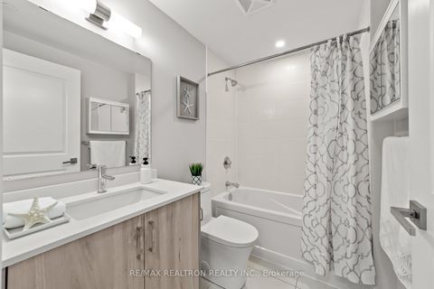 Photo 16 at 1001 - 10 Gatineau Drive, Beverley Glen, Vaughan