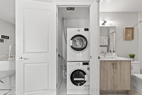 Photo 17 at 1001 - 10 Gatineau Drive, Beverley Glen, Vaughan