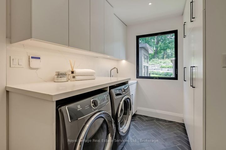 Photo 10 at 111 Judith Crescent, Ancaster, Hamilton