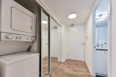 Photo 16 at 902 - 38 Grenville Street, Bay Street Corridor, Toronto