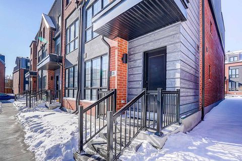 Photo 1 at 20 Burleigh Mews, Uplands, Vaughan