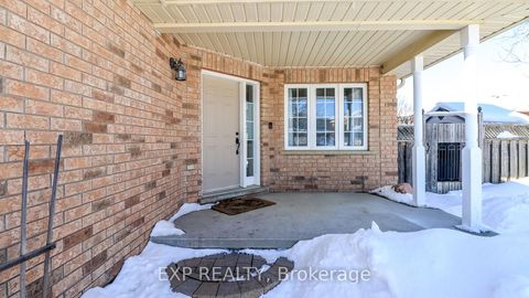 Photo 3 at 40 Benjamin Lane, Painswick South, Barrie
