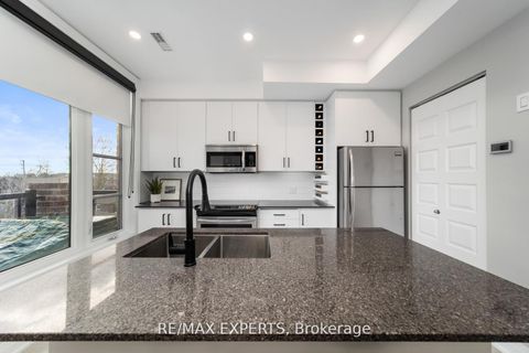 Photo 7 at 40 - 8167 Kipling Avenue, West Woodbridge, Vaughan